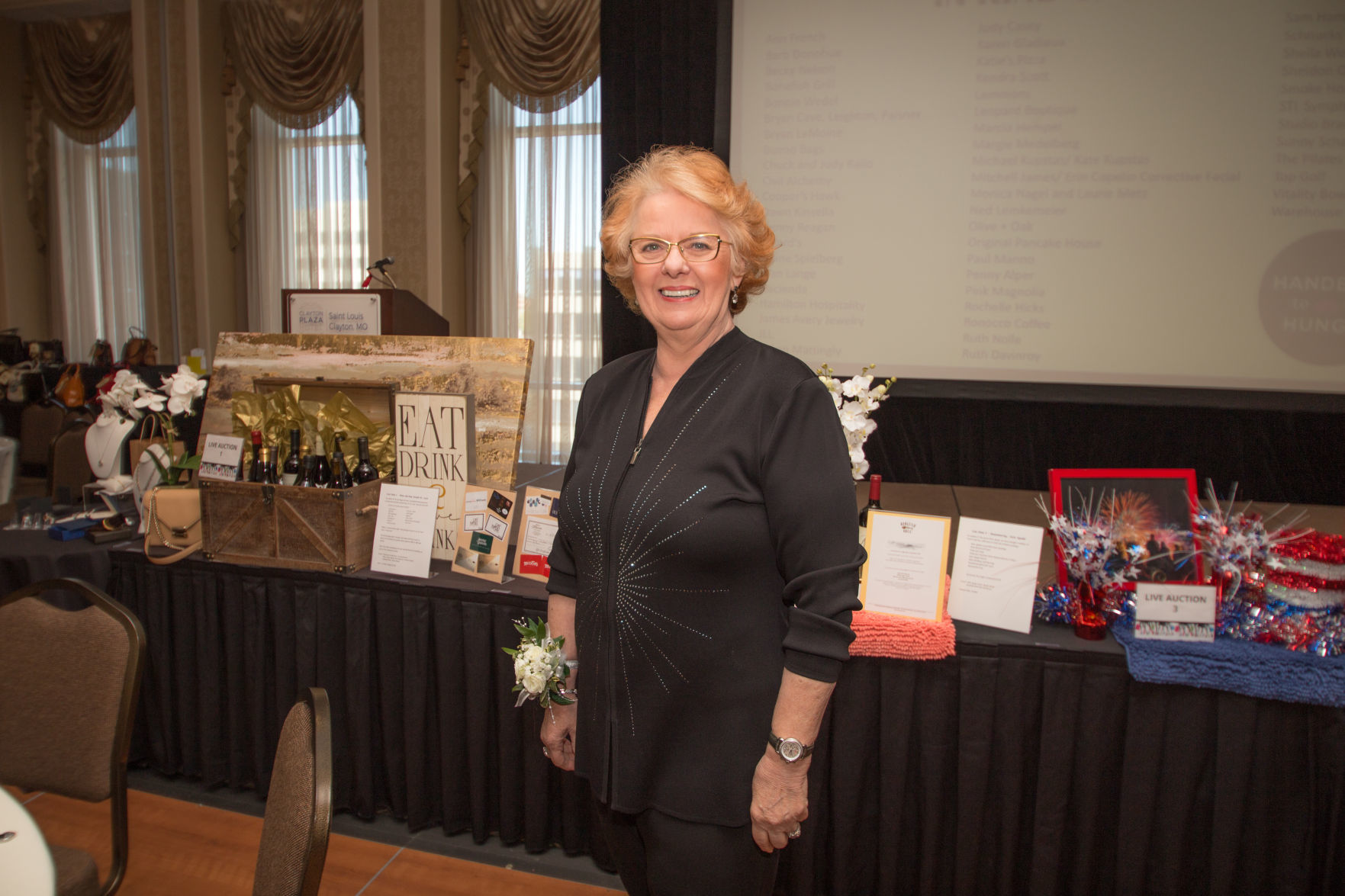 102018handbagstoendhunger3.jpg